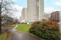 Metro Plocka Comfort Apartment by BookingHost - Chambres d'hôtes Varsovie