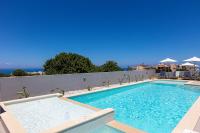 Evilio Suites, Inspired Family Retreat with Pool, Βy ThinkVilla - B&B Skaléta