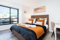 Host Wise - Elegant Spacious Flat w Balcony - Ace Location - Chambres d’hôtes Vila Nova de Gaia