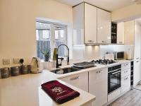 MAGICAL HARRY POTTER THEMED HOME IN WATFORD - FREE off-street PARKING - Ferienwohnung