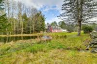 Fire Pit and On-Site Pond Wooded Walton Home! - Ferienwohnung