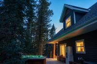 B&B Nordegg - Nature's Getaway Mountain Resort- Cozy Bear Cabin - Bed and Breakfast Nordegg