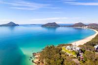 Evoke - Shoal Bay, 2 Leonard Ave , Stylish holiday house with air con, Wi-Fi & boat parking - B&B Shallow Bay
