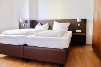 One-Bedroom Apartment with Terrace or Balcony