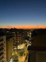 SKG City Center Apartment - Ferienwohnung