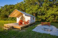 Peaceful Glamping Retreat at Roaring River - Chambres d’hôtes Cassville