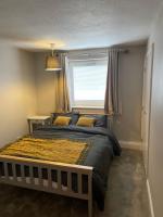 Spacious Apartment near Heathrow with Allocated Parking - Ferienwohnung Uxbridge