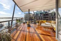 Large 41 millions kr Apartment - seaview in center - B&B