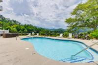 Pool, Views & Steps to Town: Chic Gatlinburg Condo - Ferienwohnung Gatlinburg