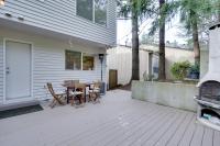 Lake Oswego Home with Deck 9 Mi to Downtown Portland - B&B Lake Oswego