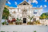 Ideal for Groups! Sleeps 14, Pool, Spa Near Downtown - B&B Tampa