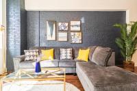 McCormick 420 friendly 3BR-2BA family unit that sleeps 8 guests with Optional Parking and Gym access - B&B