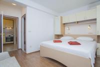 One-Bedroom Apartment (3 Adults)