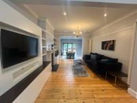 B&B Finchley - Large, Spacious Home in London with Modern Interior - Bed and Breakfast Finchley