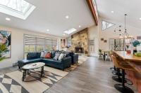 Open Concept & Stylish-HotTub-Sauna-Billiard-Poker-BBQ - B&B East Stroudsburg