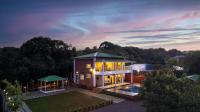 Malibu Villa by Hill Staytion - B&B