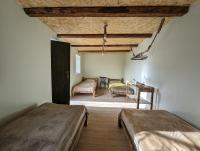 Posto Letto in Dormitorio Misto con 4 Letti