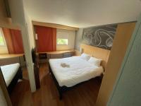 Standard Room with One Double Bed and One Single Bed