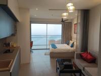 B&B Noida - Luxury Stay with Stunning view at 36th Floor Noida - Bed and Breakfast Noida