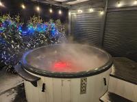 Domek na wyłączność ,bania z jacuzzi. Pobyt góry, jezioro, las. - Chambres d'hôtes Leśna
