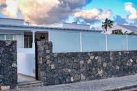 Mar Azul Puerto Calero - Private Pool and BBQ By Lanzarote Vacation Homes - Chambres d'hôtes Puerto Calero