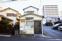 Est house KAMEARI -Entire Tokyo House with Direct Bus Access to Airport and Disney in a Peaceful Local Neighborhood with 24 Hour Shops and Dining Options- - Chambres d'hôtes Tokyo