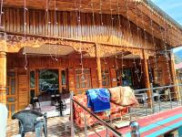 SkY Home Stay at Dayara Bugyal Trek Point Raithal - Chambres d’hôtes Bhatwāri