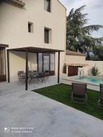 Maison de village 150 M2 au calme climatisée, piscine - B&B Rasteau