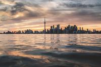 Toronto Entertainment District - King Bed Condo - Close to Core - Dome - Scotiabank - CNE - Fort York - Near King St W - Bed and Breakfast Toronto