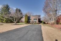 Harrisonburg Home with Deck - 2 Mi to JMU! - Bed and Breakfast Harrisonburg