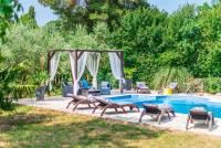 Villa Dina sa bazenom - B&B Marčana