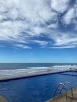 2 bdrm - Sleeps 8 -Ocean front -Ocean View - Chambres d’hôtes Mazatlán