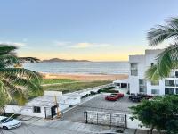 Departamento Todo Cerca Playa Azul - B&B