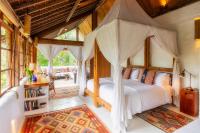 Deluxe King Skyview Up with Garden View and Balcony