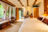 Deluxe King Skyview Down  with Bathtub 