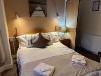 Zimmer mit Kingsize-Bett
