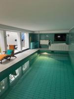 Villa Casa Blanca mit Privatem Schwimmbad 26 grad und Sauna - Chambres d’hôtes Duisbourg