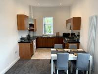 B&B Lea Town - New large 2 bedroom apartment with private parking - Bed and Breakfast Lea Town