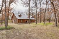 Near Lake Fork Home with Fire Pit in Yantis! - Ferienwohnung Yantis