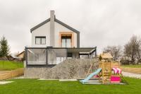 Villa The Frame - 4BR, Sauna, BBQ and Playground - B&B Comarnic