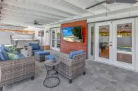 Huntington Beach, AC, Pool, Hot Tub, Detached Office, Close to Beach, Outside Entertaining Area - B&B