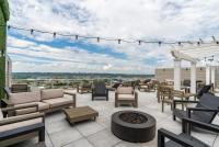 King Bed, Downtown Steps from Bengals & Reds, Minutes to OTR, TQL, HardRock - Ferienwohnung Cincinnati