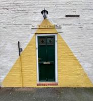 1BR Haven in Crewe - Modern, Chic & Central - B&B