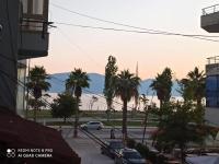 Vivi la tua vacanza con l'appartamento 2 di Ervin! Enjoy your holiday with Ervin's apartment 2! - B&B