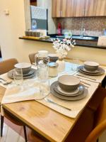 Cozy 1 Bedroom apartment in Dubai by Al Ghaimah Holiday Homes - B&B Dubái