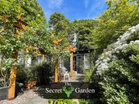 B&B Inverness - The Secret Garden at Old Drynie House - Bed and Breakfast Inverness