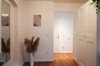 Global Living - Design Apartment I Central I Beamer I Kitchen I Terrace I Berlin - B&B