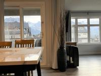 Apartment with Mountain View