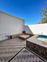 The Olive Branch Guesthouse and Animal Sanctuary - B&B Upington