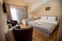 Dreibettzimmer mit Balkon